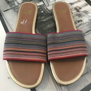 💰4/$20💰 American Eagle flat madras sandals